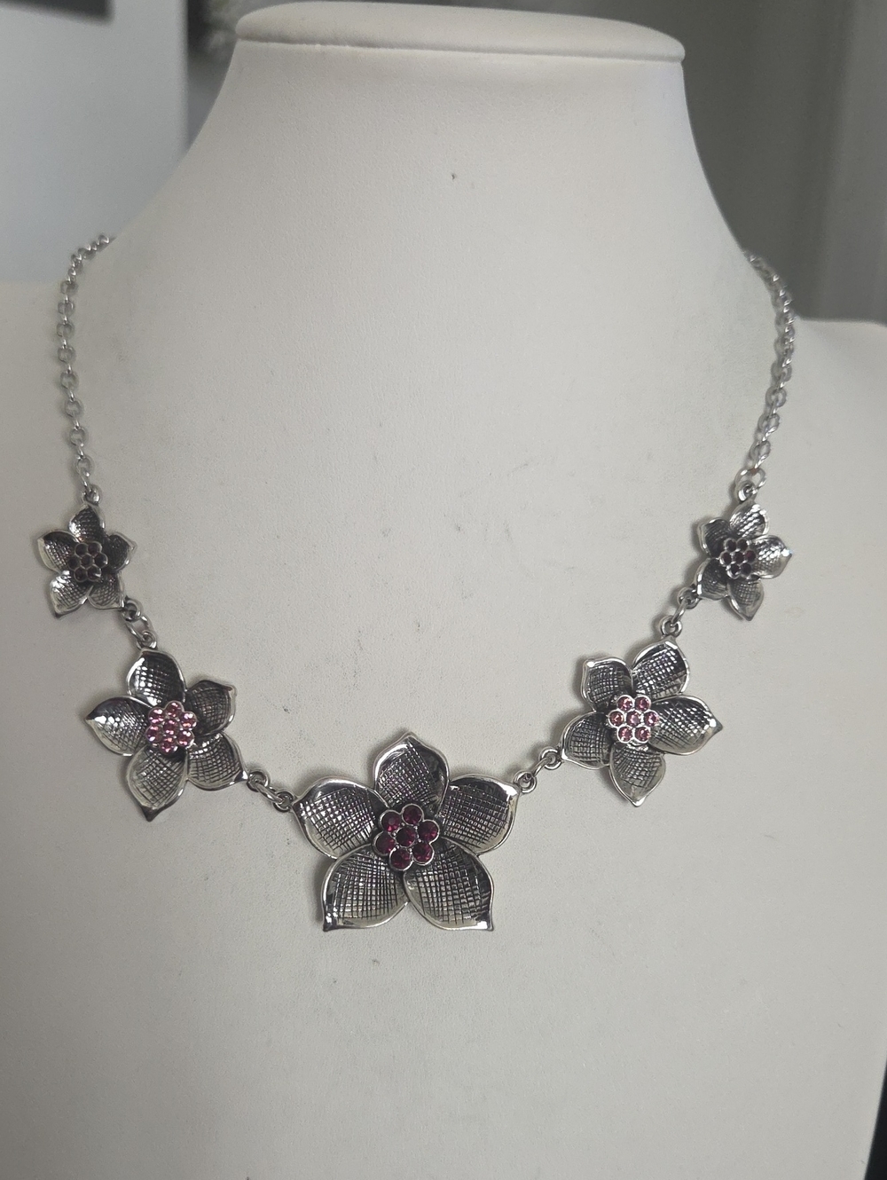 Paparazzi Wallflower Wonderland Purple Necklace NWT